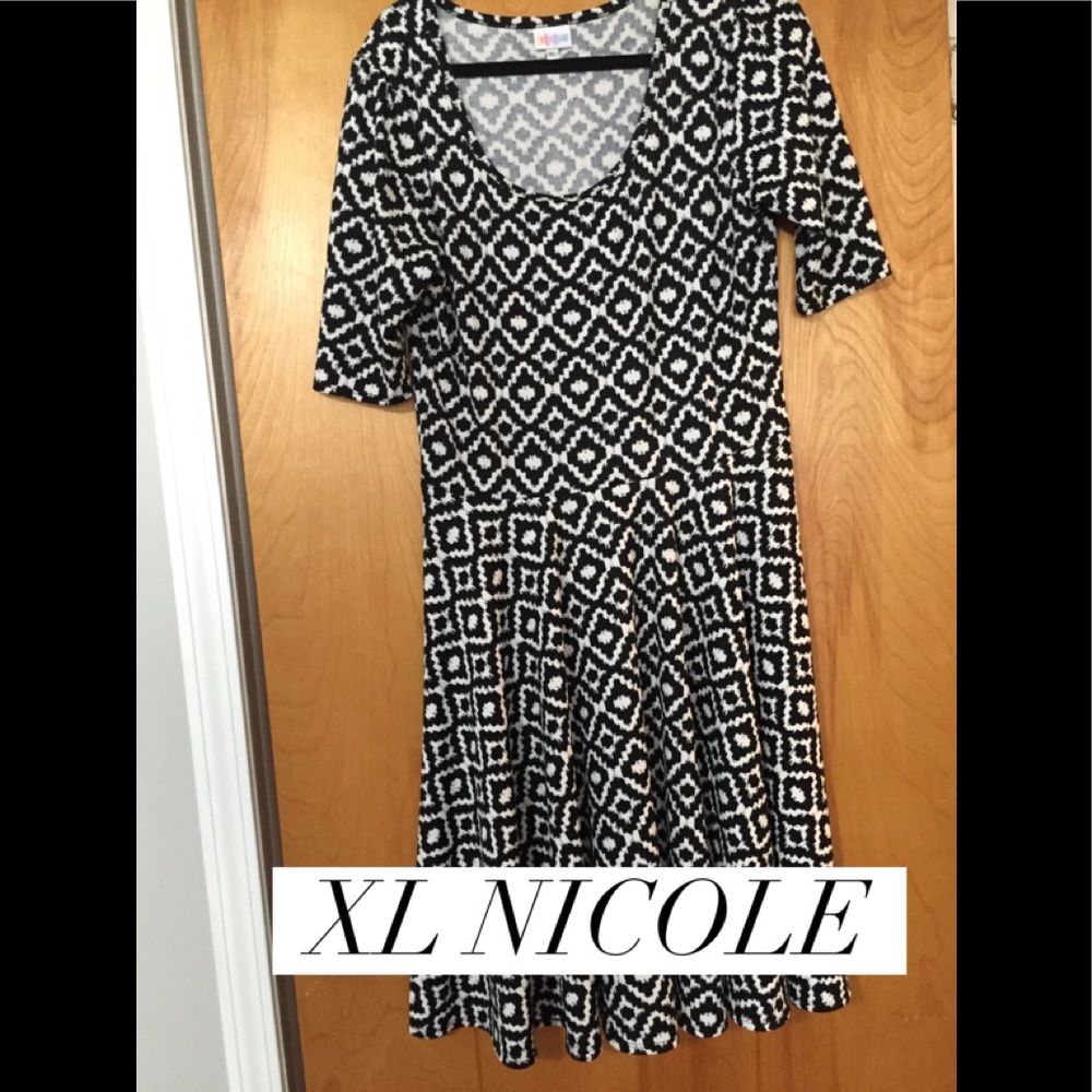 EEUC Lularoe: XL Nicole  - Black and white design